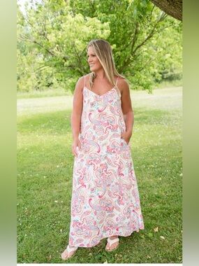 Women's Paisley Paradise Maxi Sundress. Size Large